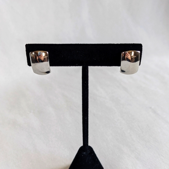 Stud earrings up to 70% off - Picture 1 of 3